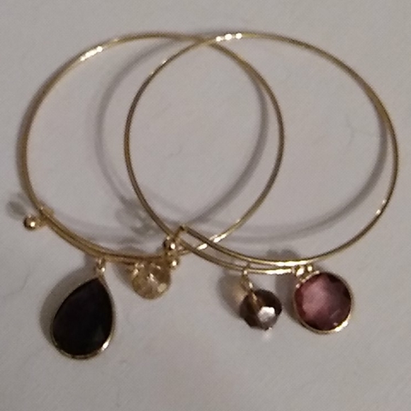 ☆ No brand bracelet and earring set. - Picture 5 of 5